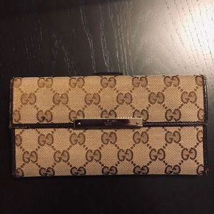 Authentic Gucci wallet !